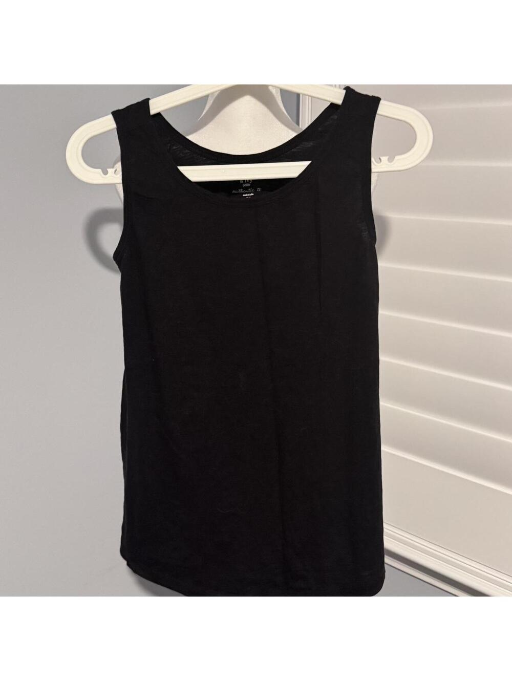 Crown & Ivy Women's Black and Navy Vests-tanks-cami